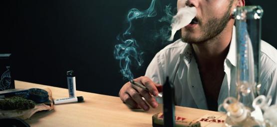 Trattenere Un Tiro Di Marijuana Ti Renderà Più Sballato?